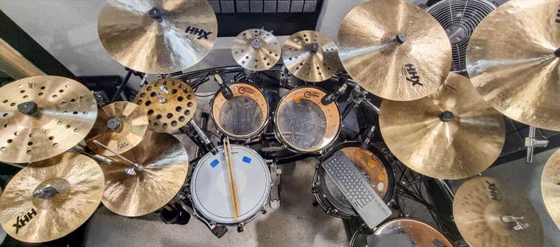 Drum kit with cymbals in the studio.