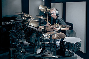 Miko Moon in DrumBox behind a DW Collector’s kit