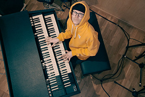 Miko Moon plays keyboards.